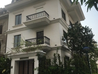 Cho thuê biệt thự phố Lạc Long Quân,Tây Hồ.Dt 100m 3t Mt 20m.Giá 30tr Cho thuê biệt thự phố Lạc Long Quân,Tây Hồ.Dt 100m 3t Mt 20m.Giá 30tr