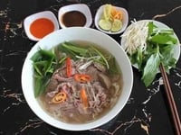 Nhân Viên Nam Phụ Quán Phở Bao Ăn Ở Lương Cao Nhân Viên Nam Phụ Quán Phở Bao Ăn Ở Lương Cao