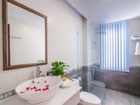 Villa đang hd tốt, 2MT sang tay đi Úc giá tốt Villa đang hd tốt, 2MT sang tay đi Úc giá tốt