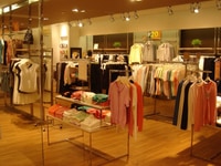 Shop thời trang cần 2 nữ bán hàng Shop thời trang cần 2 nữ bán hàng