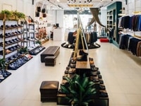 Cần tuyển 2 nhân viên nam nữ phụ bán hàng tại shop quần áo Cần tuyển 2 nhân viên nam nữ phụ bán hàng tại shop quần áo