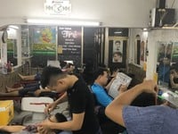 Cần tuyển 02 nữ thợ phụ tóc nam.cạo mặt,ráy tai,gội đầu(và 1thợ nam ). Cần tuyển 02 nữ thợ phụ tóc nam.cạo mặt,ráy tai,gội đầu(và 1thợ nam ).