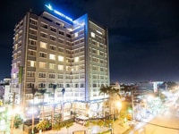 Nhà 3 lầu góc 2 mặt tiền Nguyễn Hiền P4 Q3, 6.5x11m, 50 triệu Nhà 3 lầu góc 2 mặt tiền Nguyễn Hiền P4 Q3, 6.5x11m, 50 triệu