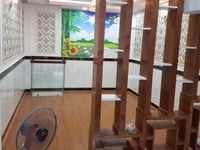 Cuối tuần này mình chuyển nhà, 2 cô giúp việc trước nhà mình Cuối tuần này mình chuyển nhà, 2 cô giúp việc trước nhà mình