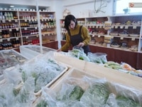 Cửa hàng tiện lợi vừa khai trương cần tuyển ( Nhân viên bán hàng ). Cửa hàng tiện lợi vừa khai trương cần tuyển ( Nhân viên bán hàng ).
