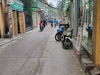 Nhà phố Chùa Bộc, vị trí VIP, ô tô đỗ, kinh doanh vô đối chỉ 12 tỷ 8. Nhà phố Chùa Bộc, vị trí VIP, ô tô đỗ, kinh doanh vô đối chỉ 12 tỷ 8.