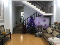 Bán nhà 2 tầng mặt tiền Hoài Thanh cách Cầu Trần Thị Lý vài bước chân. Bán nhà 2 tầng mặt tiền Hoài Thanh cách Cầu Trần Thị Lý vài bước chân.