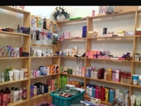 Shop mỹ phẩm tuyển gấp 2 nhân viên bán hàng tết Shop mỹ phẩm tuyển gấp 2 nhân viên bán hàng tết