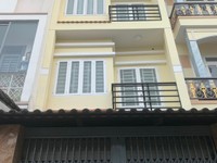 Chính chủ nhà bán nhà mới sàn gỗ. 4m x 14m đúc 3 lầu.Hoa hồng 50 triêu