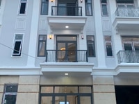 Bán gấp Shophouse 1 trệt 3 lầu đối diện Trung Nguyên Legend DTSD 380m2 Bán gấp Shophouse 1 trệt 3 lầu đối diện Trung Nguyên Legend DTSD 380m2
