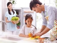 Cần tìm gấp 1 người trông em bé 1 người giúp việc nhà 1 chăm người già Cần tìm gấp 1 người trông em bé 1 người giúp việc nhà 1 chăm người già