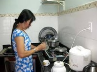 Cần tìm 2 người giúp việc nhà 1 giữ em bé 1 chăm người già Cần tìm 2 người giúp việc nhà 1 giữ em bé 1 chăm người già