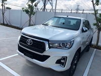 Toyota hilux 2.8 (4x4) máy dầu số tự động màu trắng giao ngay Toyota hilux 2.8 (4x4) máy dầu số tự động màu trắng giao ngay