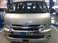 Hiace 3.0L sô sàn 15 chỗ màu trắng giao ngay Hiace 3.0L sô sàn 15 chỗ màu trắng giao ngay