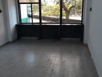 Phòng thoáng mát có máy lạnh, của sổ, WCR Phòng thoáng mát có máy lạnh, của sổ, WCR