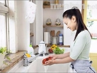 Chăm em bé khéo, chăm chỉ, thật thà Chăm em bé khéo, chăm chỉ, thật thà
