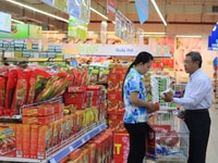 Bán hàng và sắp xếp hàng .Tại Siêu Thị Mini Bán hàng và sắp xếp hàng .Tại Siêu Thị Mini