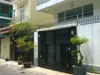 Cần mua gấp nhà mặt tiền hoặc hẻm rộng trung tâm Quận 1 và Quận 3..... Cần mua gấp nhà mặt tiền hoặc hẻm rộng trung tâm Quận 1 và Quận 3.....
