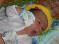 Chăm em bé khéo, chăm chỉ, thật thà Chăm em bé khéo, chăm chỉ, thật thà