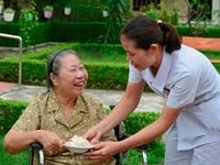 Gia đình đang cần tìm một người giúp việc nhà 1 người chăm người già Gia đình đang cần tìm một người giúp việc nhà 1 người chăm người già