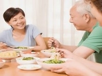 Tìm 1 người trông em bé 1 giúp việc nhà 1 chăm người già Tìm 1 người trông em bé 1 giúp việc nhà 1 chăm người già