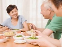 Nhà mình tìm gấp 2 chị giữ bé, 1 chị cơm nước giặt giũ, 1 chị chăm bà Nhà mình tìm gấp 2 chị giữ bé, 1 chị cơm nước giặt giũ, 1 chị chăm bà