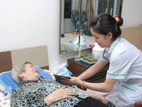 Nhà cần 1 người giữ bé 1 người giúp việc nhà 1 người chăm sóc cụ bà Nhà cần 1 người giữ bé 1 người giúp việc nhà 1 người chăm sóc cụ bà
