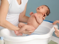 Gia đình cần tìm 1 người giữ bé 1 người giúp việc nhà 1 người chăm bà Gia đình cần tìm 1 người giữ bé 1 người giúp việc nhà 1 người chăm bà