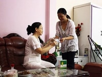 Nhà cần tìm 1 người giữ trẻ 1 người giúp việc nhà 1 người chăm bà Nhà cần tìm 1 người giữ trẻ 1 người giúp việc nhà 1 người chăm bà