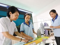 Tìm gấp 1 người giữ trẻ 1 người giúp việc nhà 1 người chăm sóc cụ bà Tìm gấp 1 người giữ trẻ 1 người giúp việc nhà 1 người chăm sóc cụ bà