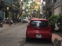 Ô tô vào nhà giá :5,3 tỷ dt: 38m2 x 4,5T ngõ 12 Nguyễn Văn Huyên Ô tô vào nhà giá :5,3 tỷ dt: 38m2 x 4,5T ngõ 12 Nguyễn Văn Huyên