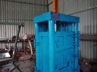 Máy ép kiện phế liệu. . Máy ép kiện phế liệu. .