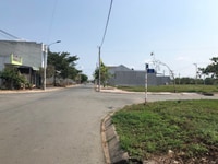Kẹt tiền bán gấp lô đất thổ cư, TL825, 5x20m, sổ đỏ, giá 600 triệu Kẹt tiền bán gấp lô đất thổ cư, TL825, 5x20m, sổ đỏ, giá 600 triệu