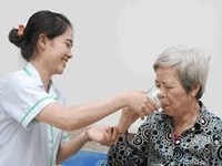Gia đình cần tìm 1 người giữ bé 1 người giúp việc nhà 1 người chăm bà Gia đình cần tìm 1 người giữ bé 1 người giúp việc nhà 1 người chăm bà