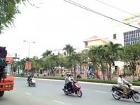 Bán nhà mặt tiền đường 30 Tháng 4 ngang trên 6m đối diện trường Lương Bán nhà mặt tiền đường 30 Tháng 4 ngang trên 6m đối diện trường Lương