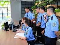 Uyển gấp nam nữ bảo vệ giám sát camera, quẹt thẻ xe nhận việc ngay Uyển gấp nam nữ bảo vệ giám sát camera, quẹt thẻ xe nhận việc ngay