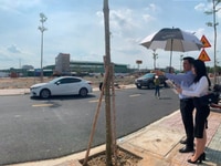 Cân bán lô đất 60M2 thổ cư 100%, giá 2,5 tỷ.SHR.ngay khu trung tâm. Cân bán lô đất 60M2 thổ cư 100%, giá 2,5 tỷ.SHR.ngay khu trung tâm.