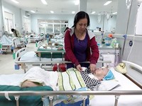 Nhà đang cần 1 người trông trẻ 1 người giúp việc nhà 1 người chăm bà Nhà đang cần 1 người trông trẻ 1 người giúp việc nhà 1 người chăm bà