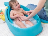 Nhà đang cần 1 người giúp việc nhà 1 giữ em bé 1 chăm người già Nhà đang cần 1 người giúp việc nhà 1 giữ em bé 1 chăm người già