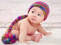 Nhà đang buộc phải một người giúp việc nhà 1 giữ em bé một chăm người Nhà đang buộc phải một người giúp việc nhà 1 giữ em bé một chăm người