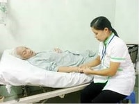 Cần chọn gấp một giúp việc 1 trông em bé một chăm người già Cần chọn gấp một giúp việc 1 trông em bé một chăm người già