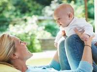 Nhà đang cần 1 người giúp việc nhà 1 giữ em bé 1 chăm người già Nhà đang cần 1 người giúp việc nhà 1 giữ em bé 1 chăm người già