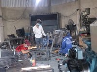 Máy bẻ đai sắt dạng đứng thiết kế nhỏ gọn Máy bẻ đai sắt dạng đứng thiết kế nhỏ gọn