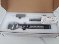 Micro ktv gd88 không dây chính hãng apv phân phối Micro ktv gd88 không dây chính hãng apv phân phối