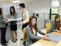 Cửa hàng tuyển gấp nhân viên nam nữ văn phòng hành chánh nhân sự. Cửa hàng tuyển gấp nhân viên nam nữ văn phòng hành chánh nhân sự.