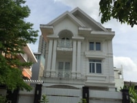 Kẹt tiền bán gấp Biệt thự sân vườn 9x20m Trần Não 17 tỷ Quận 2 Kẹt tiền bán gấp Biệt thự sân vườn 9x20m Trần Não 17 tỷ Quận 2