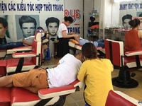 Tiệm tóc Quý Boys tuyển gấp 1 NV Nữ. TN>15 triệu/ tháng Tiệm tóc Quý Boys tuyển gấp 1 NV Nữ. TN>15 triệu/ tháng