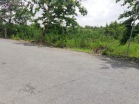 Bán đất lên thổ cư thoải mái: Chính chủ gửi bán đất lộ công vụ một ngà Bán đất lên thổ cư thoải mái: Chính chủ gửi bán đất lộ công vụ một ngà