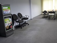 Cho thuê văn phòng lót thảm có sẳn bàn ghế Cho thuê văn phòng lót thảm có sẳn bàn ghế