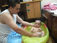Tôi muốn tuyển 2 cô phụ giúp việc nhà và giữ trẻ nhà mình. Tôi muốn tuyển 2 cô phụ giúp việc nhà và giữ trẻ nhà mình.